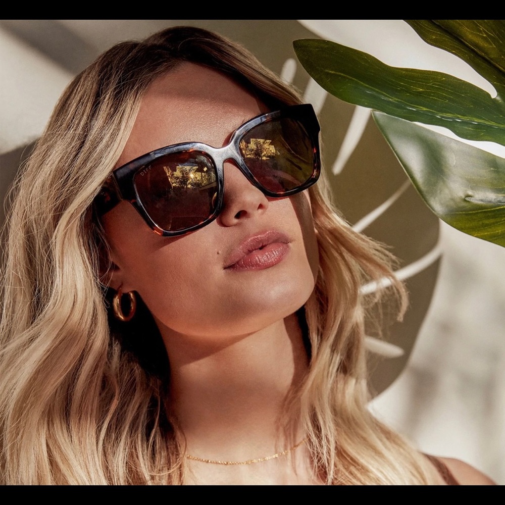 DIFF Bella 2 Sunglasses NWT. Dark tortoise gold mirror. Still in the box!